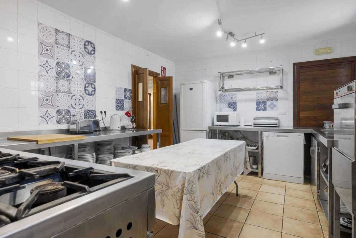 9 soverom Villa til salgs i Cortes de la Frontera med svømmebasseng - € 975 000 (Ref: 9439116)