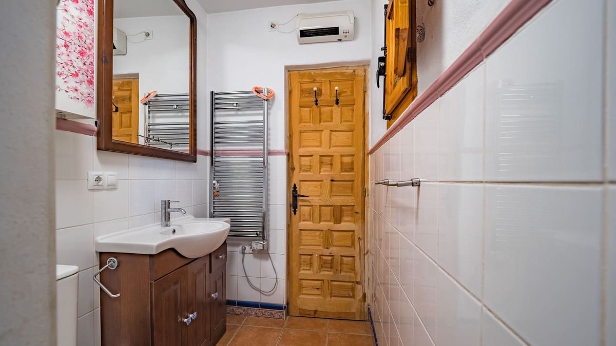 6 bedroom Finca/Country House for sale in Villanueva de la Concepcion - € 299,500 (Ref: 9439129)