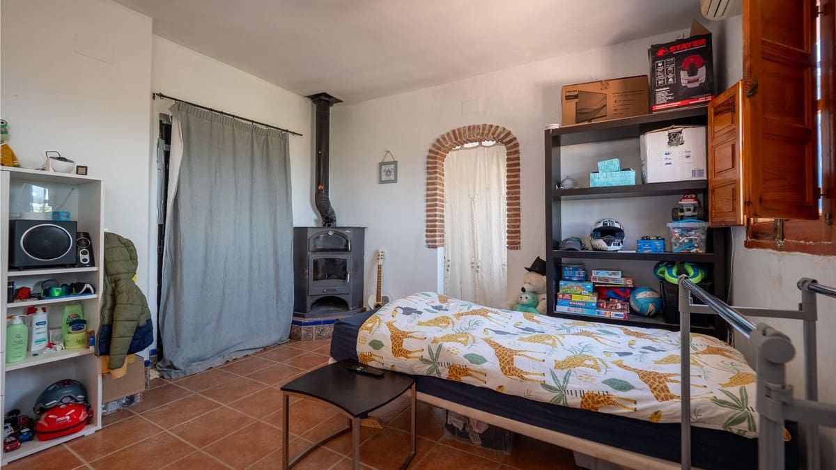 6 bedroom Finca/Country House for sale in Villanueva de la Concepcion - € 299,500 (Ref: 9439129)