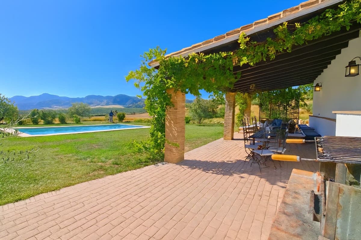 5 soveværelse Villa til salg i Ronda med swimmingpool - € 695.000 (Ref: 9439135)