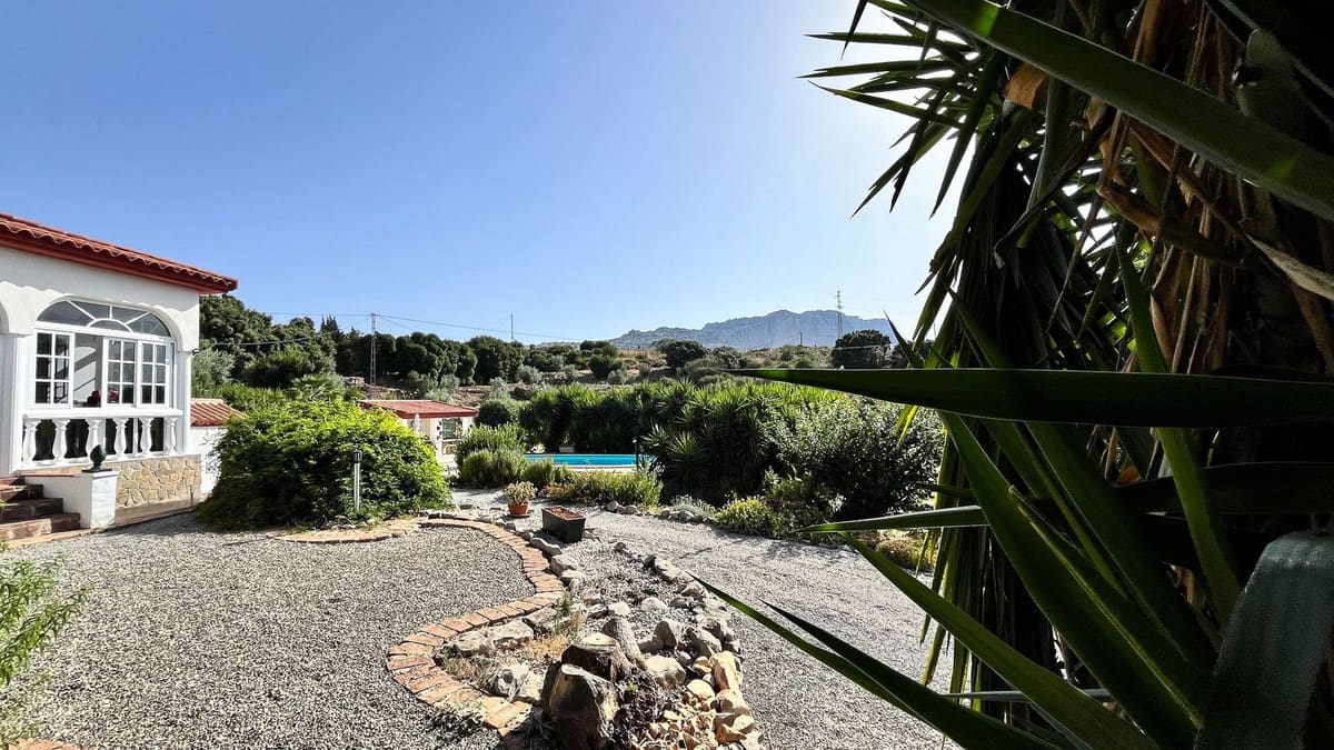 5 bedroom Finca/Country House for sale in Villanueva de la Concepcion - € 449,000 (Ref: 9439136)