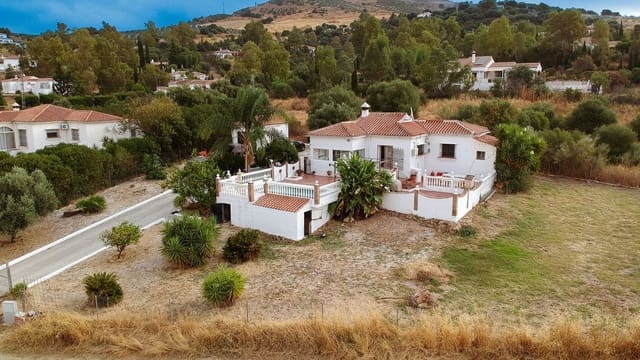 3 chambre Finca/Maison de Campagne à vendre à Almogía avec piscine - 295 000 € (Ref: 9439138)