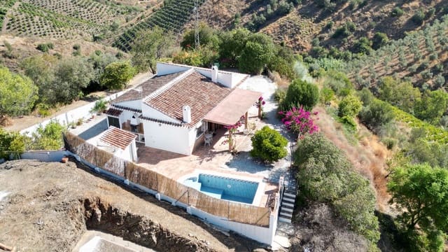 3 soveværelse Finca/Landehus til salg i Almáchar med swimmingpool - € 239.000 (Ref: 9439141)