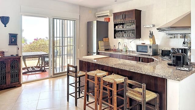 3 makuuhuone Huvila myytävänä paikassa Arenas mukana uima-altaan - 695 000 € (Ref: 9439144)