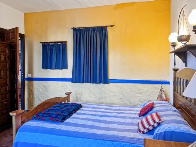 6 bedroom Finca/Country House for sale in Comares - € 324,500 (Ref: 9439145)