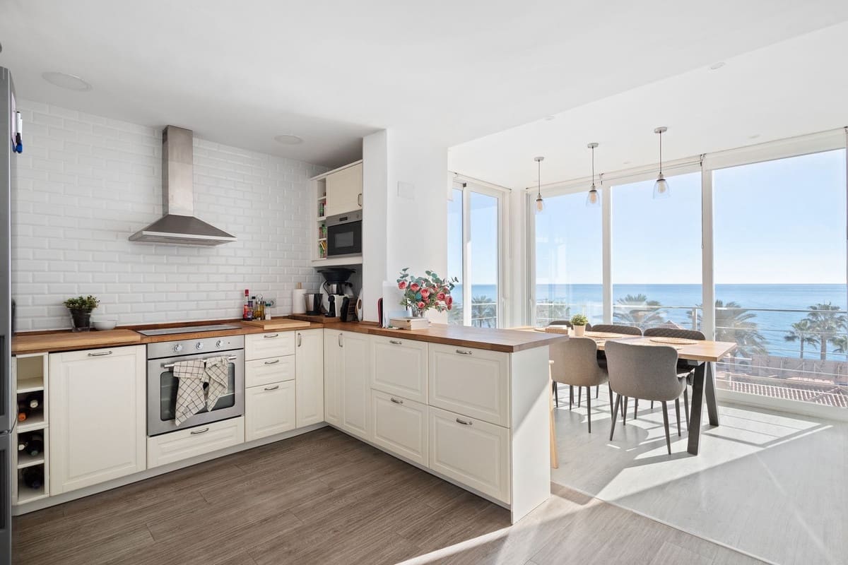 3 quarto Moradia para venda em El Faro com piscina - 990 000 € (Ref: 9439146)