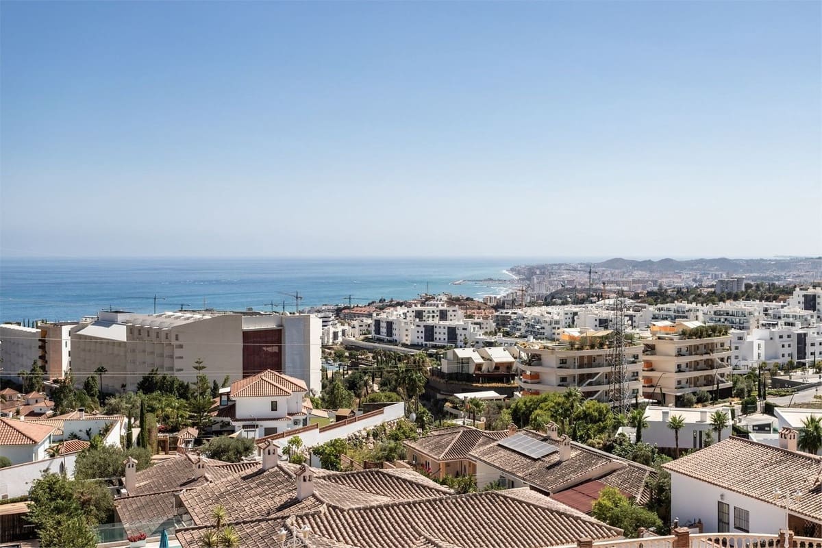 2 bedroom Penthouse for sale in Fuengirola - € 525,000 (Ref: 9439148)