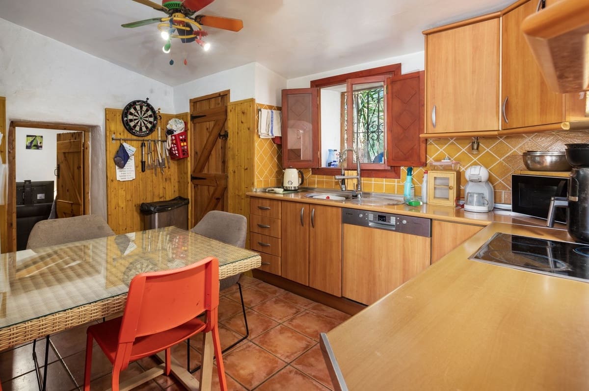 4 bedroom Finca/Country House for sale in Almogia - € 299,000 (Ref: 9439157)