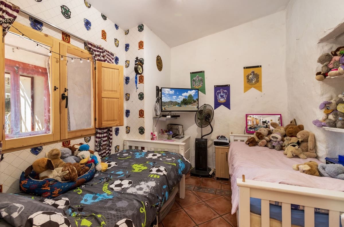 4 bedroom Finca/Country House for sale in Almogia - € 299,000 (Ref: 9439157)