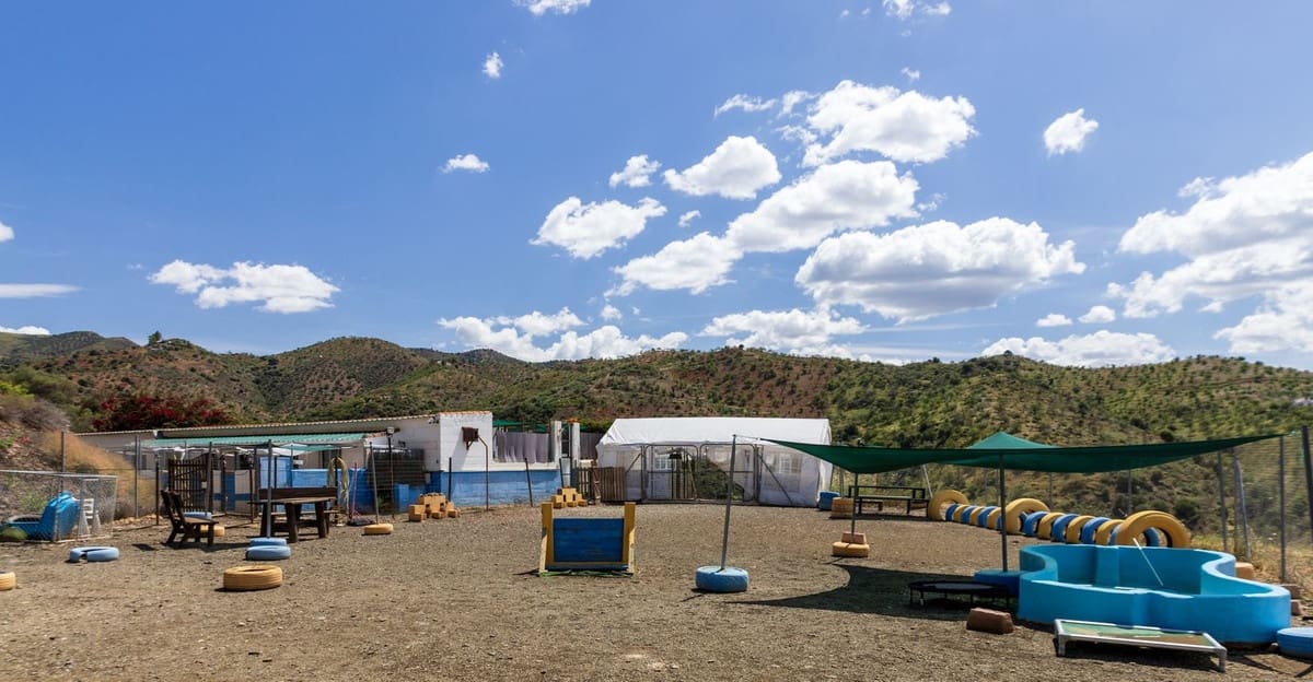 4 bedroom Finca/Country House for sale in Almogia - € 299,000 (Ref: 9439157)