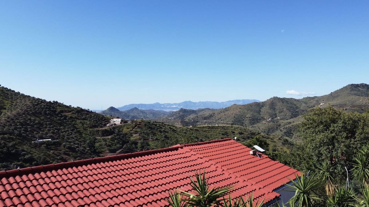 4 bedroom Finca/Country House for sale in Almogia - € 299,000 (Ref: 9439157)