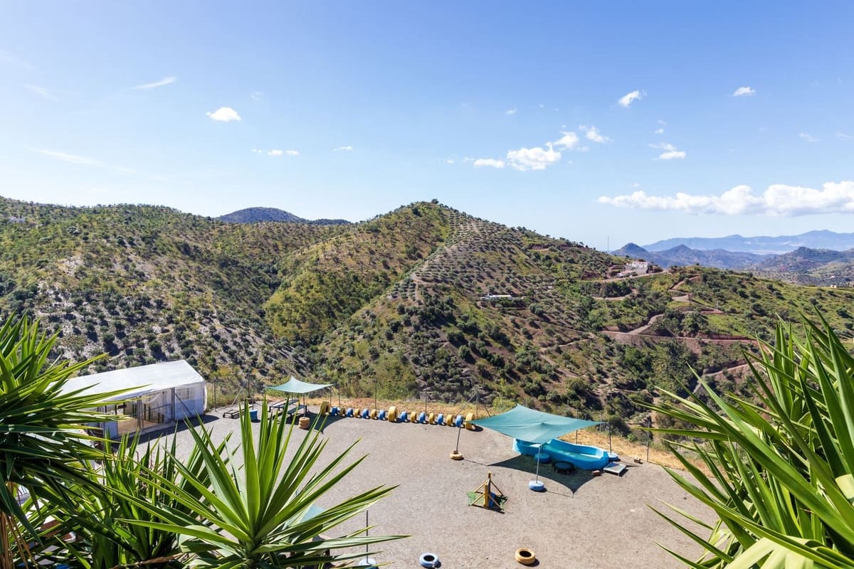 4 bedroom Finca/Country House for sale in Almogia - € 299,000 (Ref: 9439157)