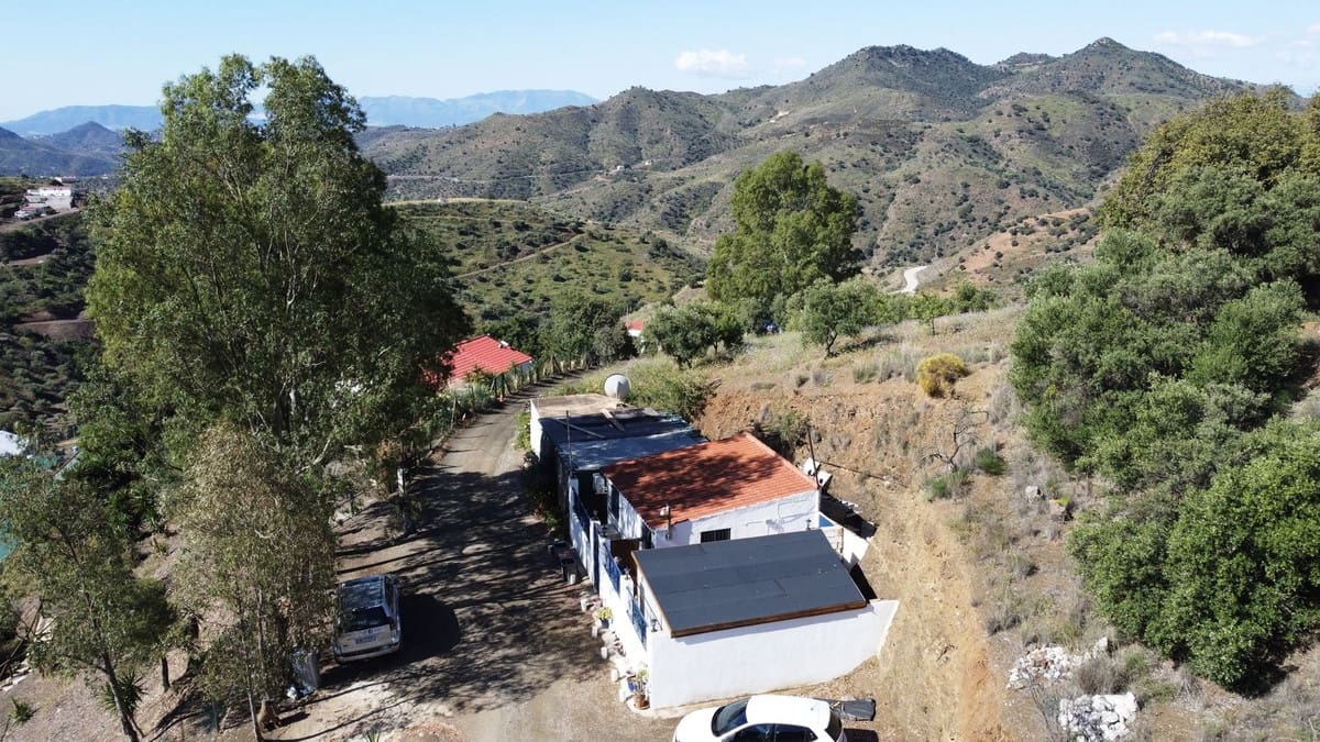 4 bedroom Finca/Country House for sale in Almogia - € 299,000 (Ref: 9439157)