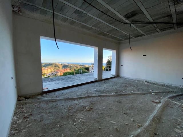 5 soveværelse Villa til salg i Las Chapas, Marbella - € 950.000 (Ref: 9439159)