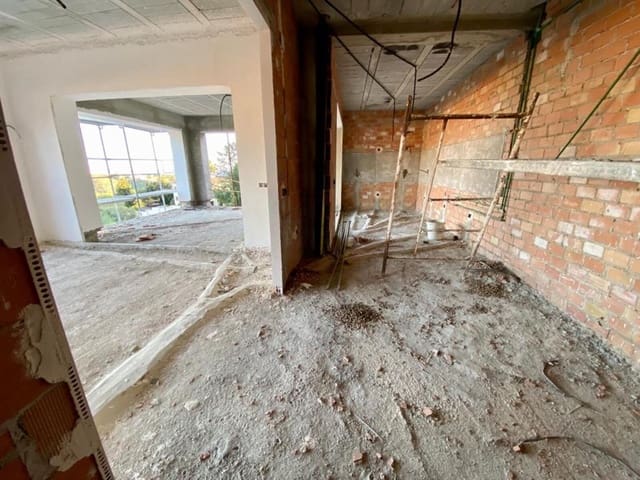 5 soveværelse Villa til salg i Las Chapas, Marbella - € 950.000 (Ref: 9439159)