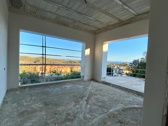 Chalet de 5 habitaciones en Las Chapas, Marbella en venta - 950.000 € (Ref: 9439159)