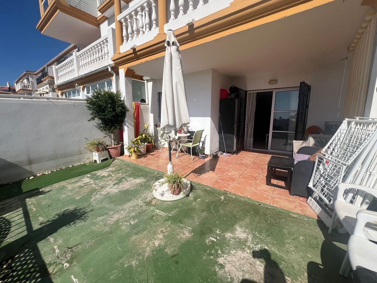 2 makuuhuone Huoneisto myytävänä paikassa El Faro - 267 000 € (Ref: 9439160)