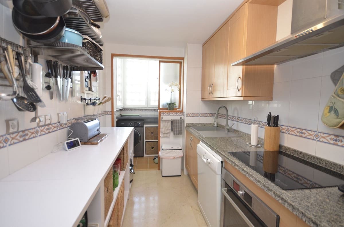 2 slaapkamer Appartement te koop in San Luis de Sabinillas - € 299.000 (Ref: 9439167)