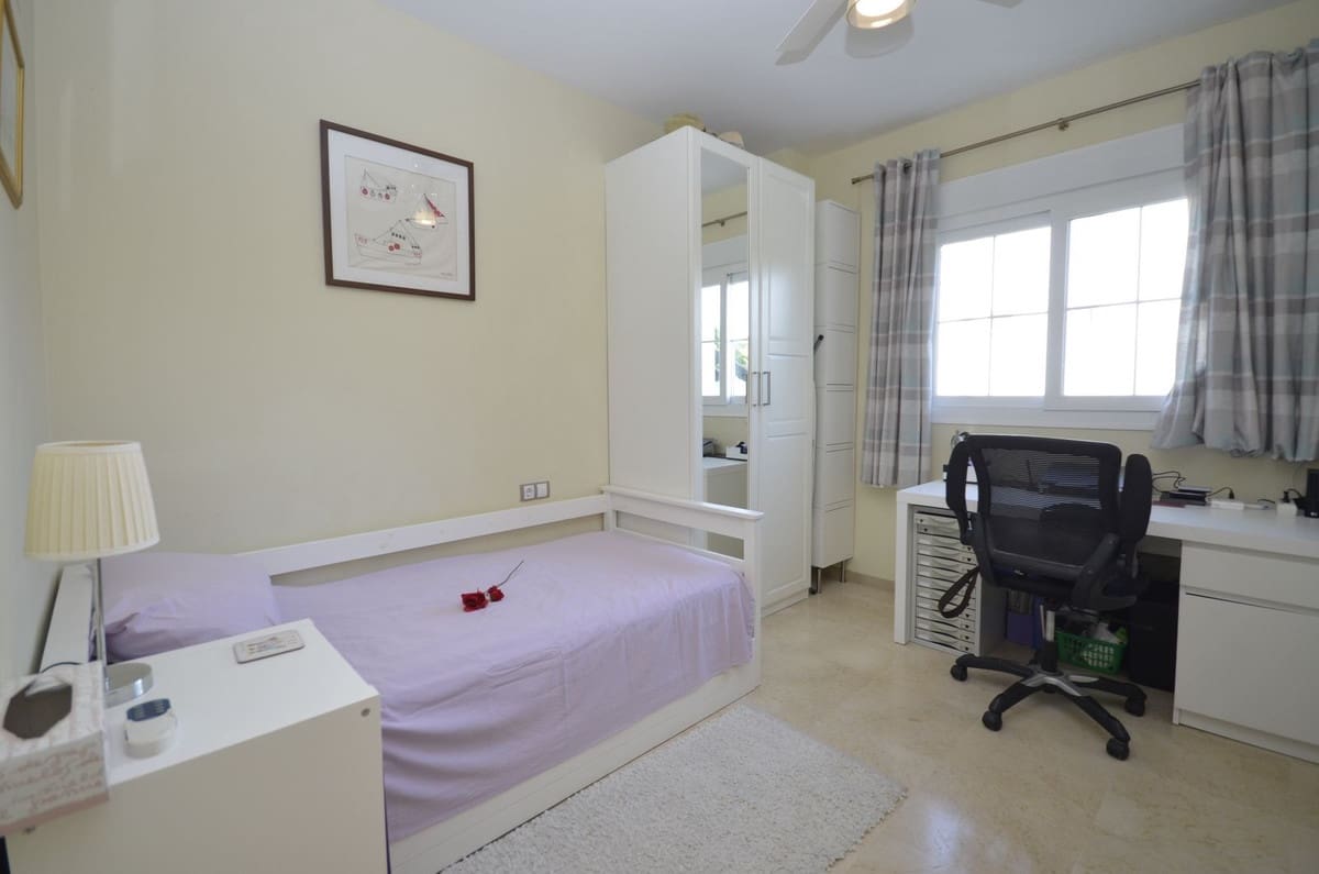 2 slaapkamer Appartement te koop in San Luis de Sabinillas - € 299.000 (Ref: 9439167)