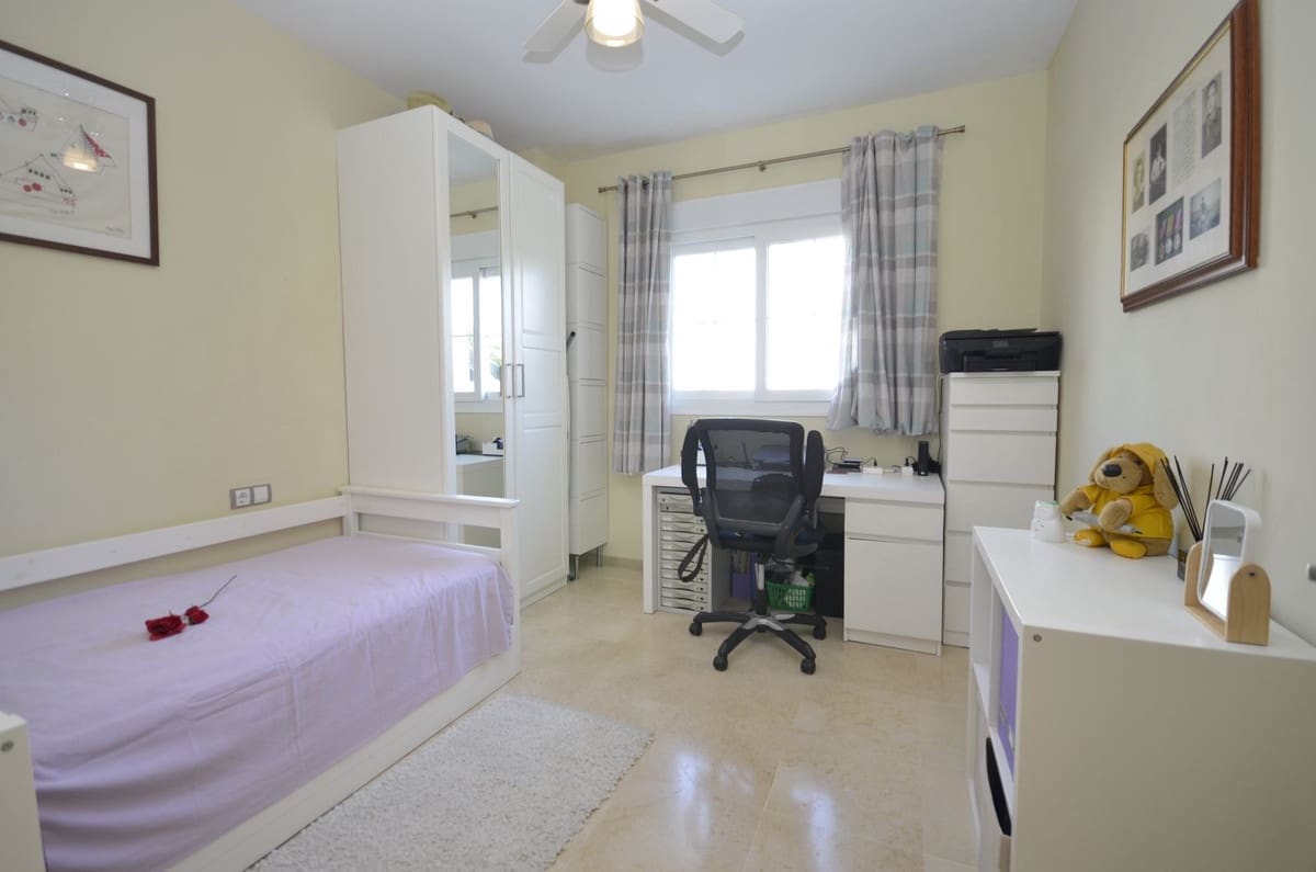 2 slaapkamer Appartement te koop in San Luis de Sabinillas - € 299.000 (Ref: 9439167)