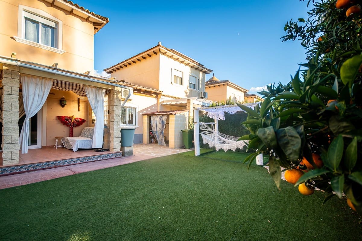 4 bedroom Villa for sale in Benferri - € 250,000 (Ref: 9439184)