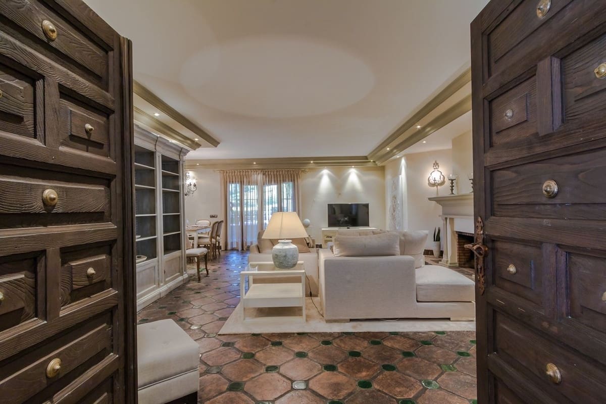 4 makuuhuone Huvila myytävänä paikassa Marbella - 2 800 000 € (Ref: 9439185)