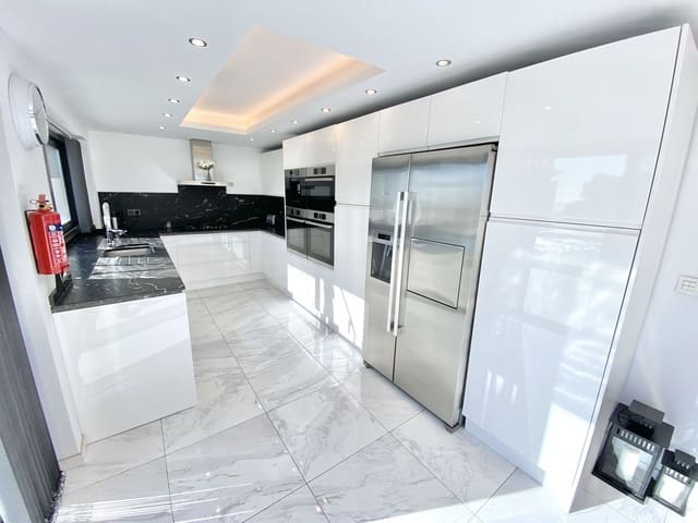 6 soverom Villa til salgs i Benalmádena pueblo, Benalmádena - € 1 395 000 (Ref: 9439186)