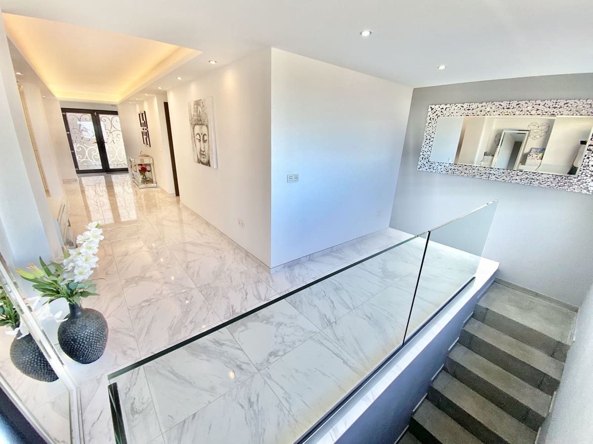 6 soverom Villa til salgs i Benalmadena Costa - € 1 395 000 (Ref: 9439186)