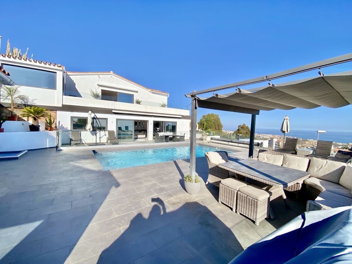 6 camera da letto Villa in vendita in Benalmadena Costa con piscina - 1.395.000 € (Rif: 9439186)