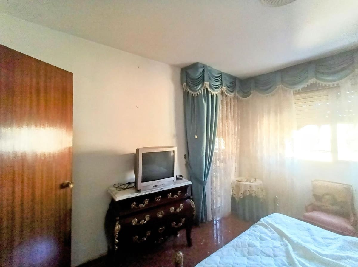 4 sypialnia Apartament na sprzedaż w Miasto Malaga - 373 000 € (Ref: 9439195)