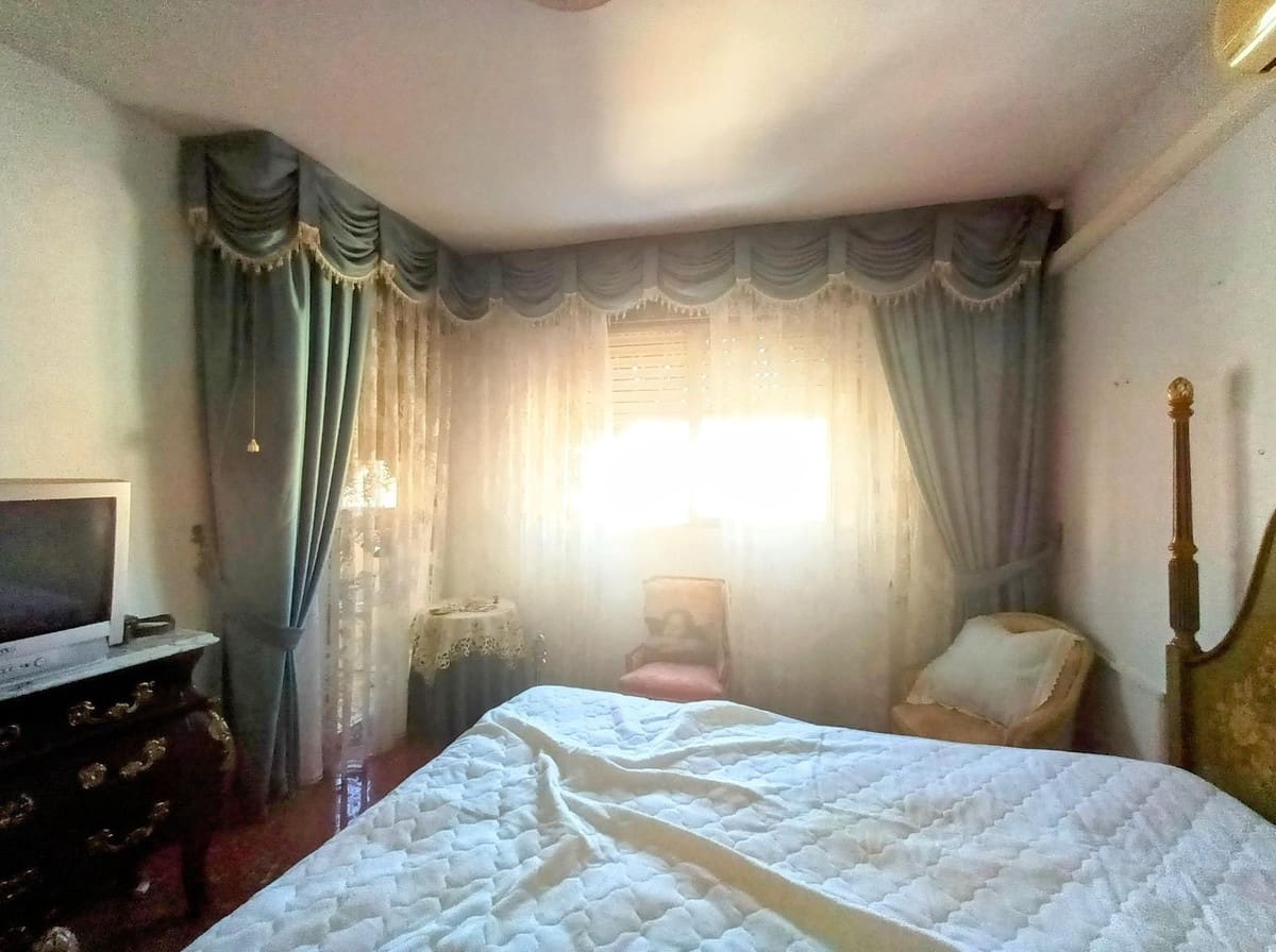 4 sypialnia Apartament na sprzedaż w Miasto Malaga - 373 000 € (Ref: 9439195)