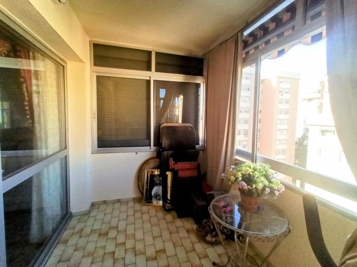 4 soveværelse Lejlighed til salg i Malaga by - € 373.000 (Ref: 9439195)