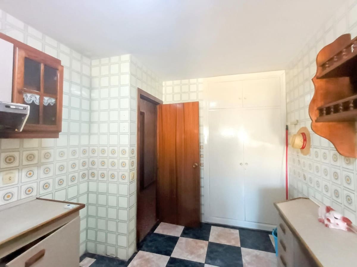 4 soveværelse Lejlighed til salg i Malaga by - € 373.000 (Ref: 9439195)