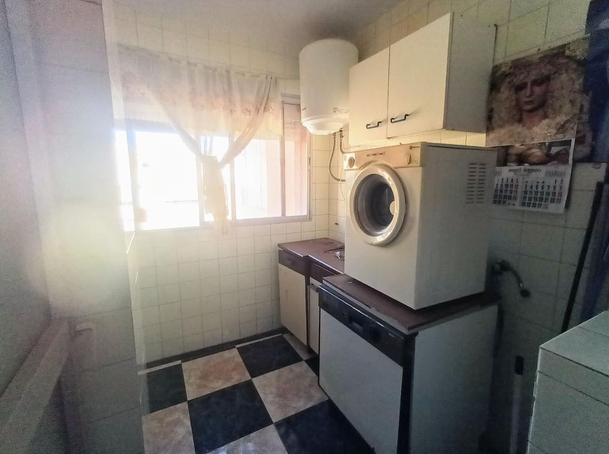 4 soveværelse Lejlighed til salg i Malaga by - € 373.000 (Ref: 9439195)