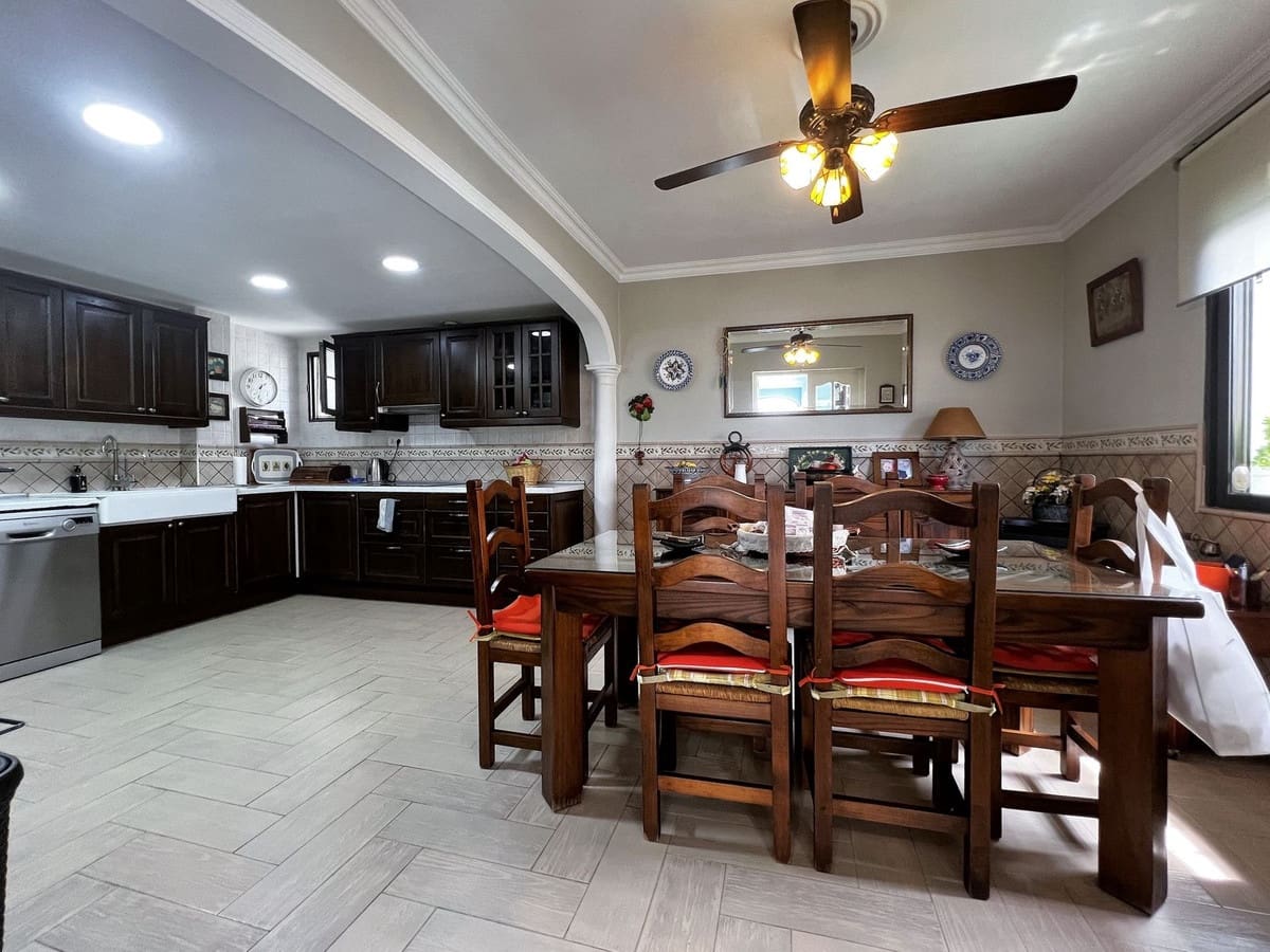 4 bedroom Villa for sale in La Capellania with pool - € 849,000 (Ref: 9439199)