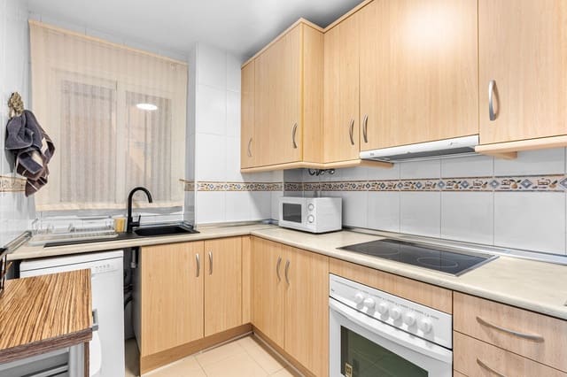 2 slaapkamer Appartement te koop in Carvajal, Fuengirola - € 345.000 (Ref: 9439210)