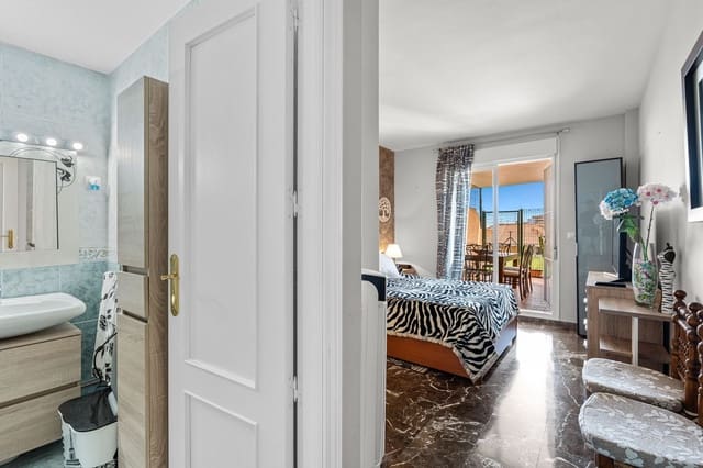 2 slaapkamer Appartement te koop in Carvajal, Fuengirola - € 345.000 (Ref: 9439210)