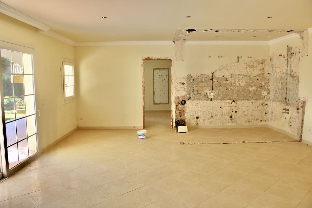 6 soverom Villa til salgs i Marbella med svømmebasseng - € 1 790 000 (Ref: 9439212)