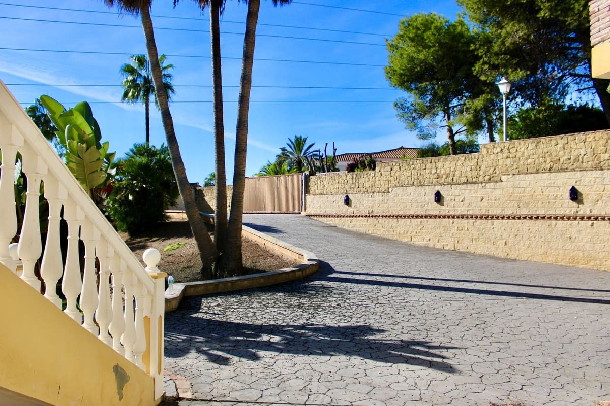 6 soverom Villa til salgs i Marbella med svømmebasseng - € 1 790 000 (Ref: 9439212)