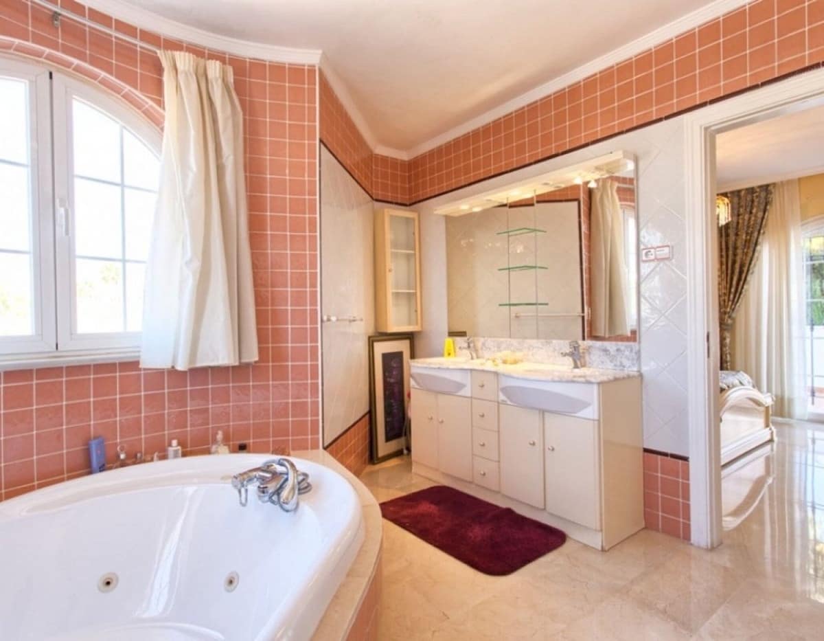 4 bedroom Villa for sale in Torrequebrada - € 1,750,000 (Ref: 9439237)