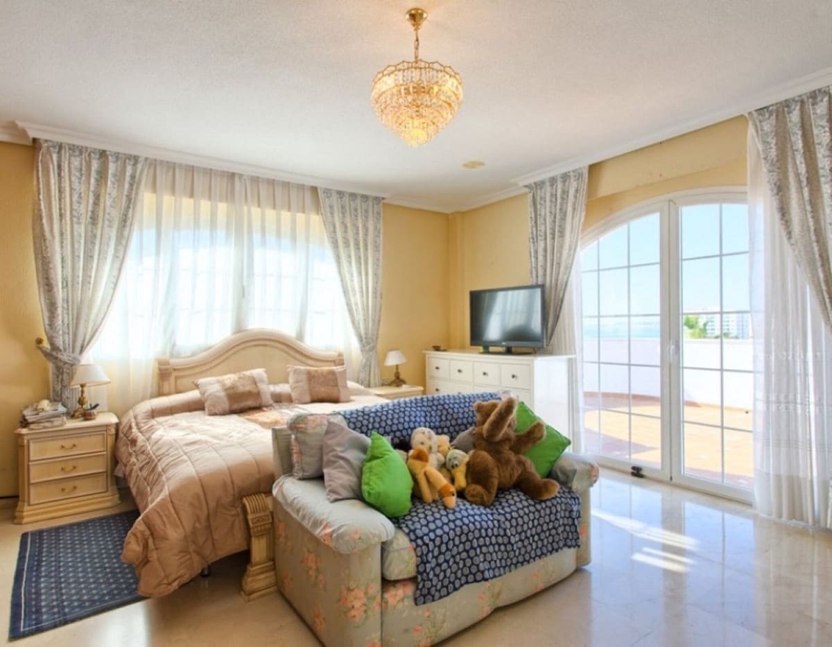 4 bedroom Villa for sale in Torrequebrada - € 1,750,000 (Ref: 9439237)