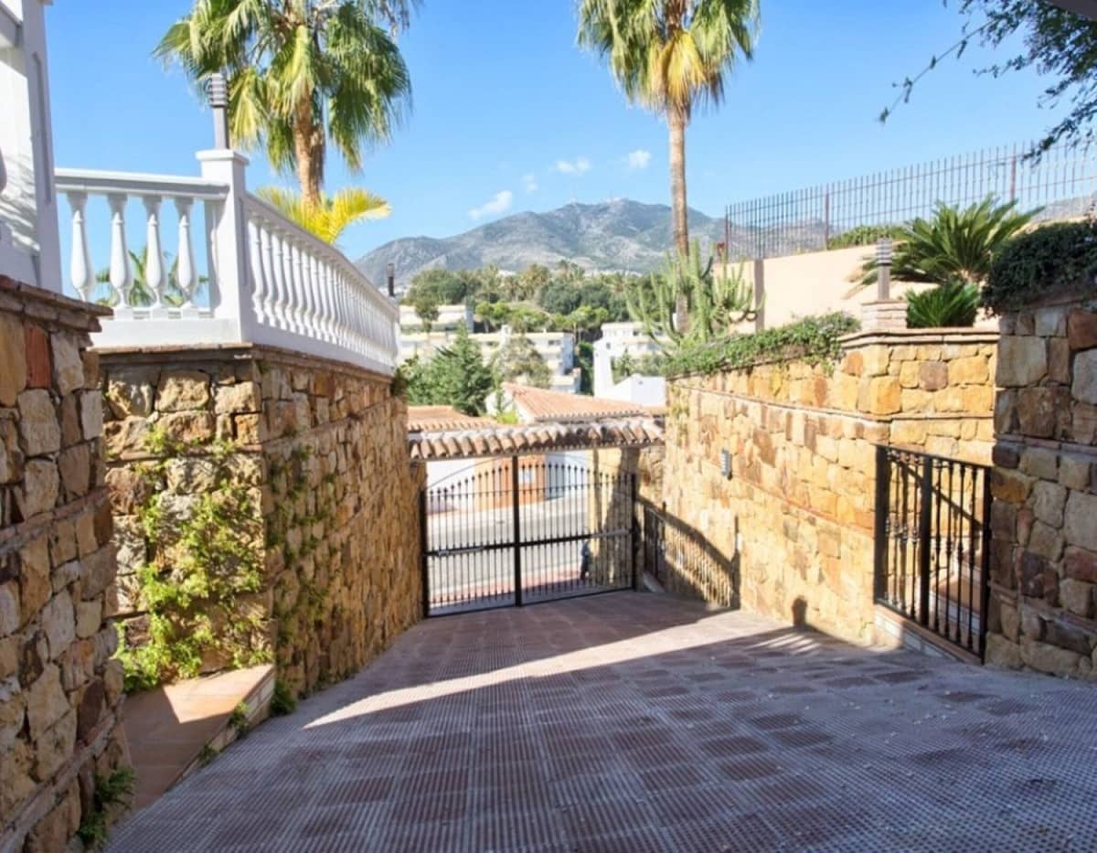 4 bedroom Villa for sale in Torrequebrada - € 1,750,000 (Ref: 9439237)