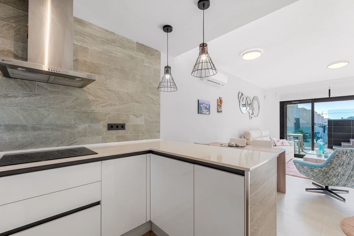 2 Zimmer Penthouse zu verkaufen in El Raso mit Pool - 295.000 € (Ref: 9439254)