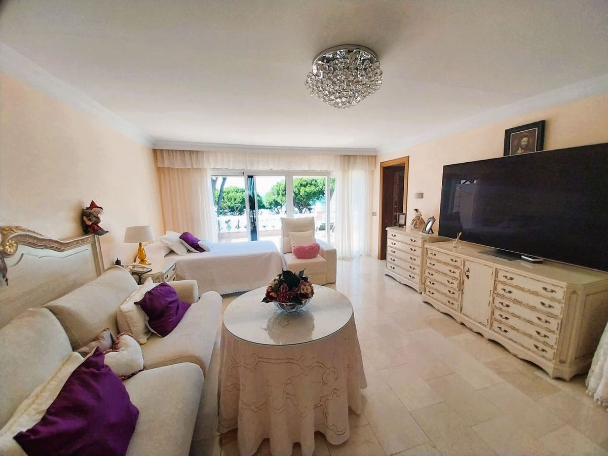 4 bedroom Finca/Country House for sale in Cabopino - € 2,300,000 (Ref: 9439257)