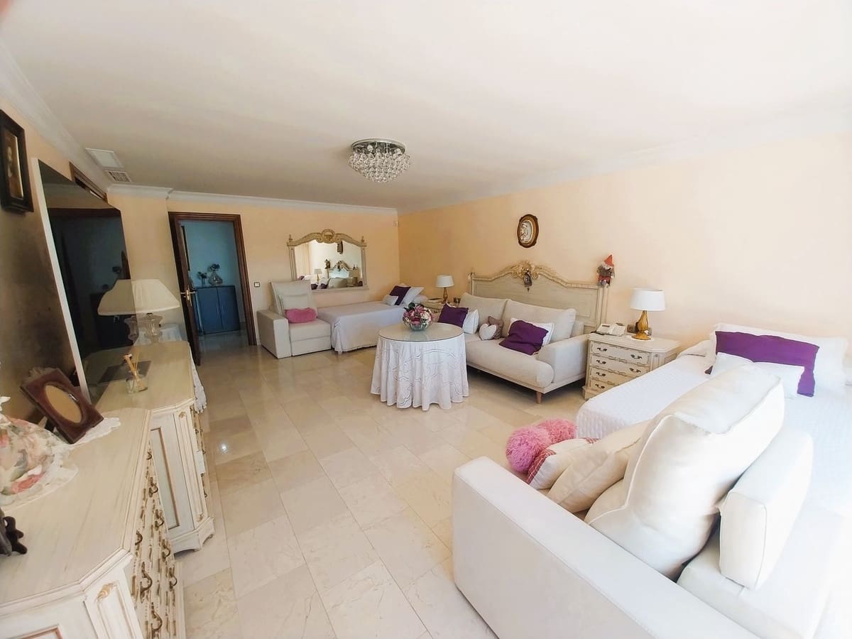 4 bedroom Finca/Country House for sale in Cabopino - € 2,300,000 (Ref: 9439257)