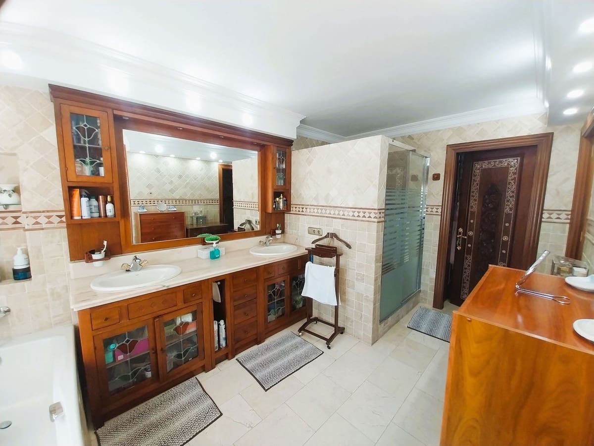 4 bedroom Finca/Country House for sale in Cabopino - € 2,300,000 (Ref: 9439257)