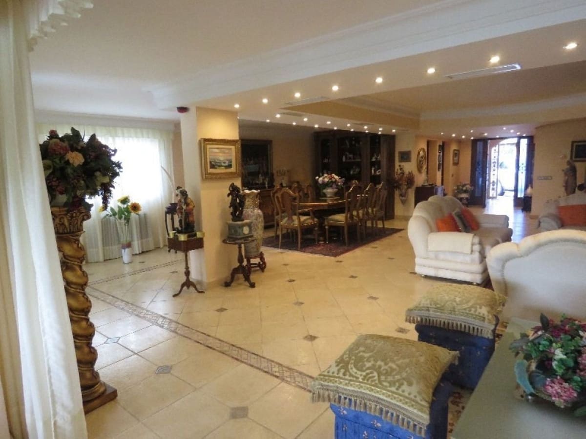 4 bedroom Finca/Country House for sale in Cabopino - € 2,300,000 (Ref: 9439257)