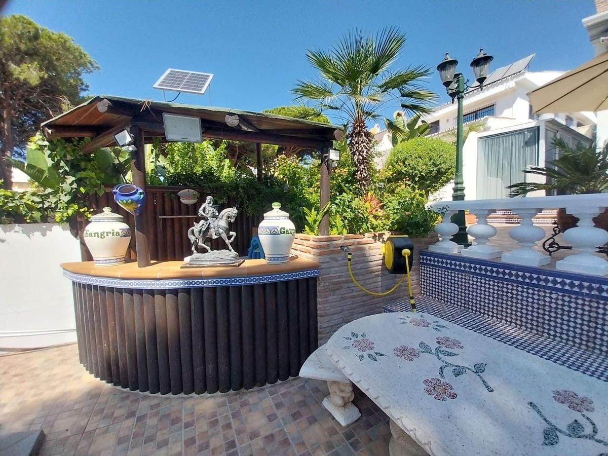 4 bedroom Finca/Country House for sale in Cabopino with pool - € 2,300,000 (Ref: 9439257)