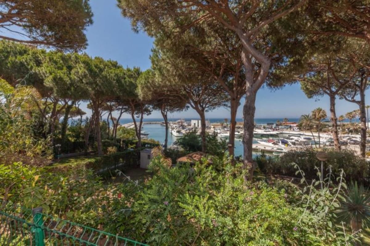 4 bedroom Finca/Country House for sale in Cabopino with pool - € 2,300,000 (Ref: 9439257)