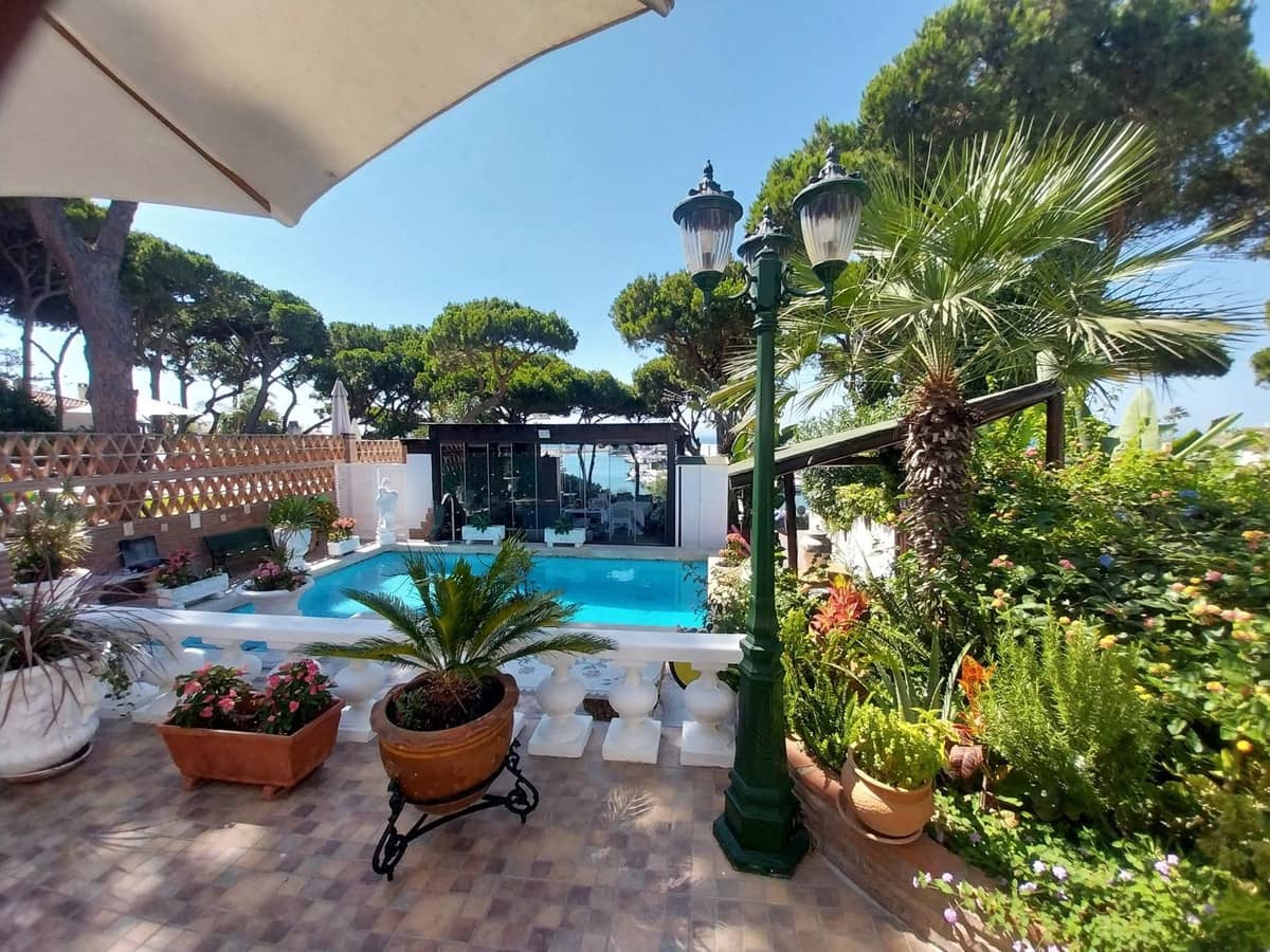 4 bedroom Finca/Country House for sale in Cabopino with pool - € 2,300,000 (Ref: 9439257)